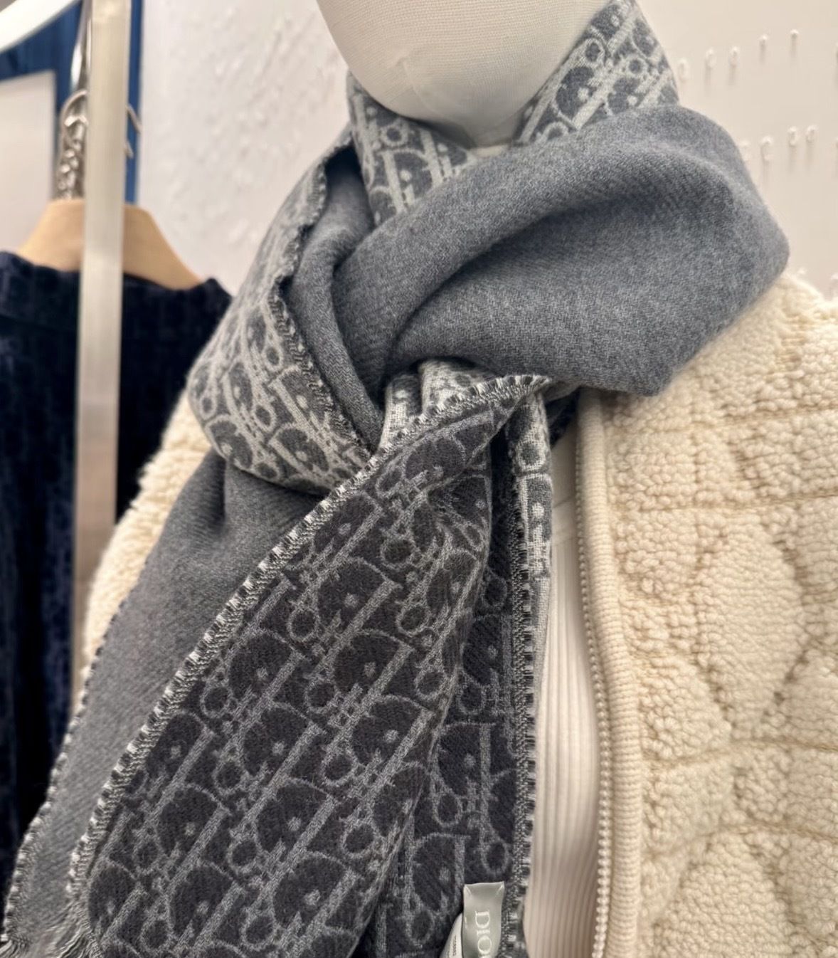 カッコいい☆】DIOR マフラー (Dior/マフラー) 18E0005A0479_C889【BUYMA】