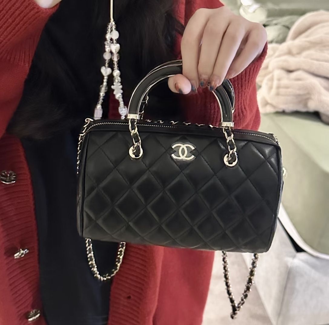 物もしっかり入ってハンドル付き 優秀CHANEL ミニボストンバック