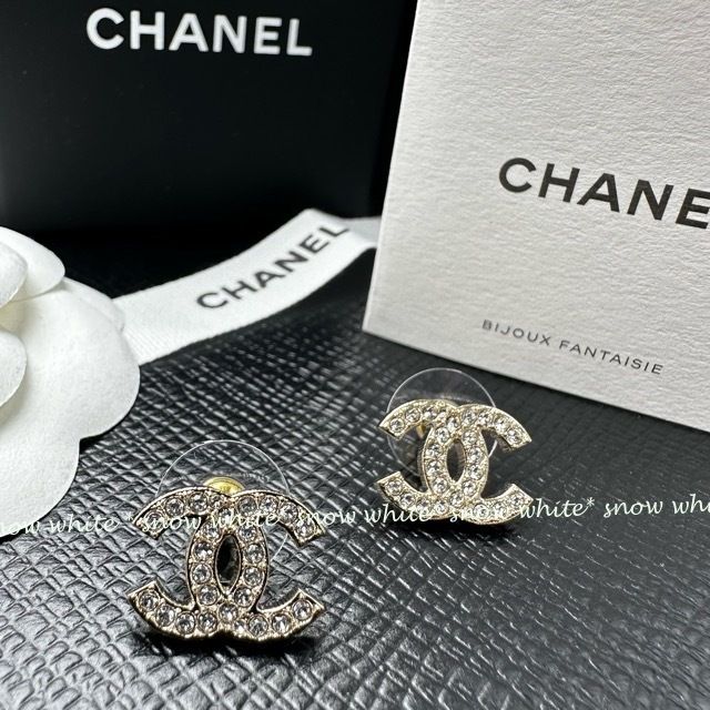 明日着 限定 キラキラ♪ クリスタル CCマーク ピアス CHANEL (CHANEL