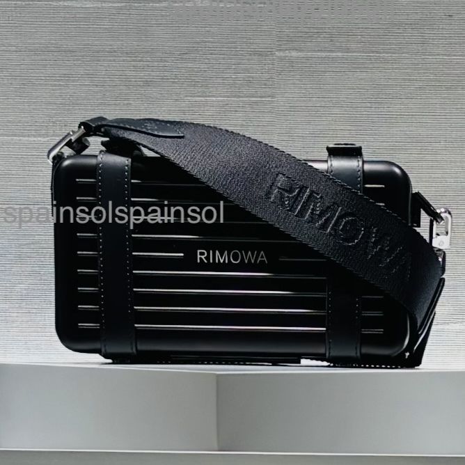 中島健人さん着用 RIMOWA アルミニウム クロスボディバッグ (RIMOWA