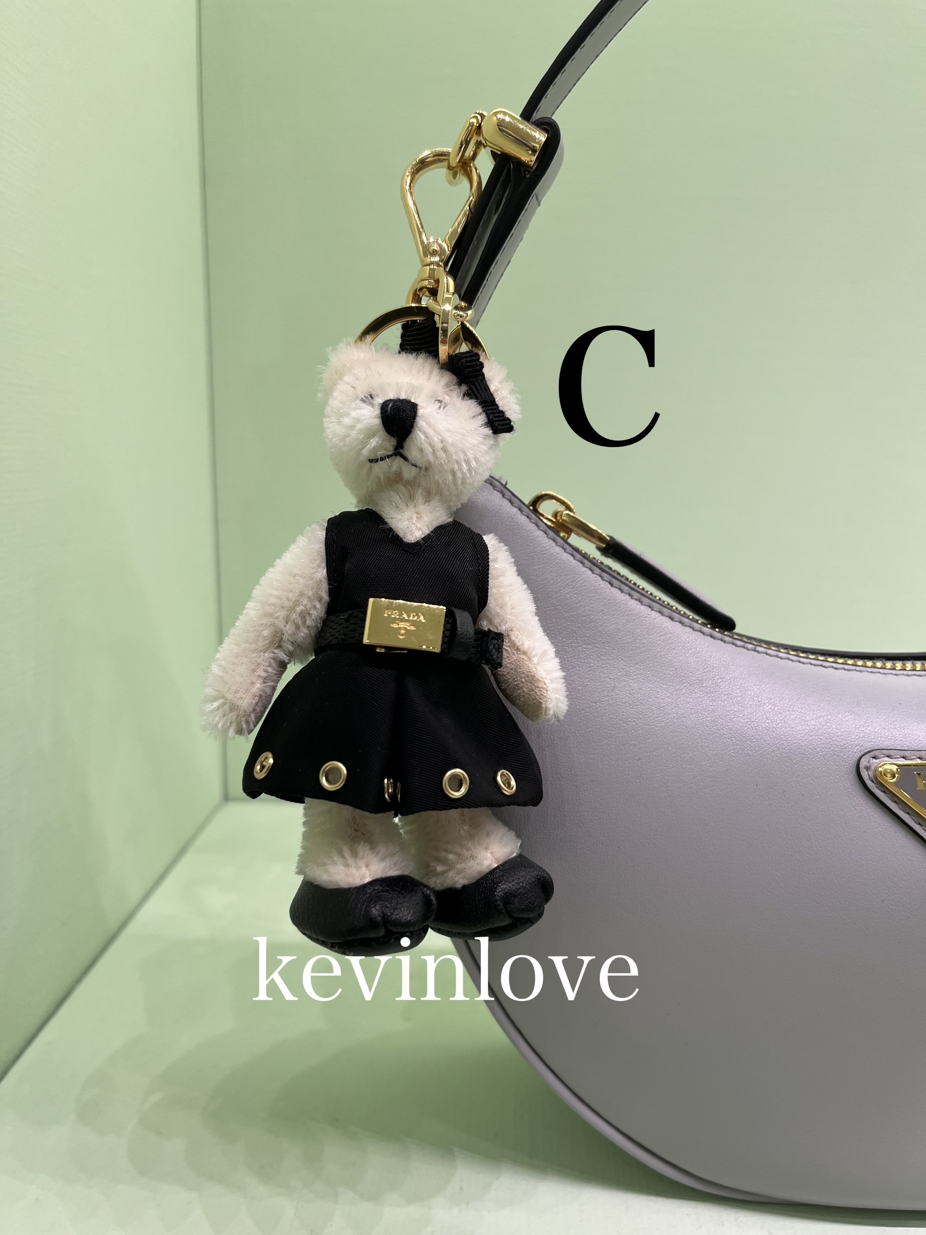 追跡送料込 直営店 PRADA メタルリング付 Teddy バッグチャーム (PRADA