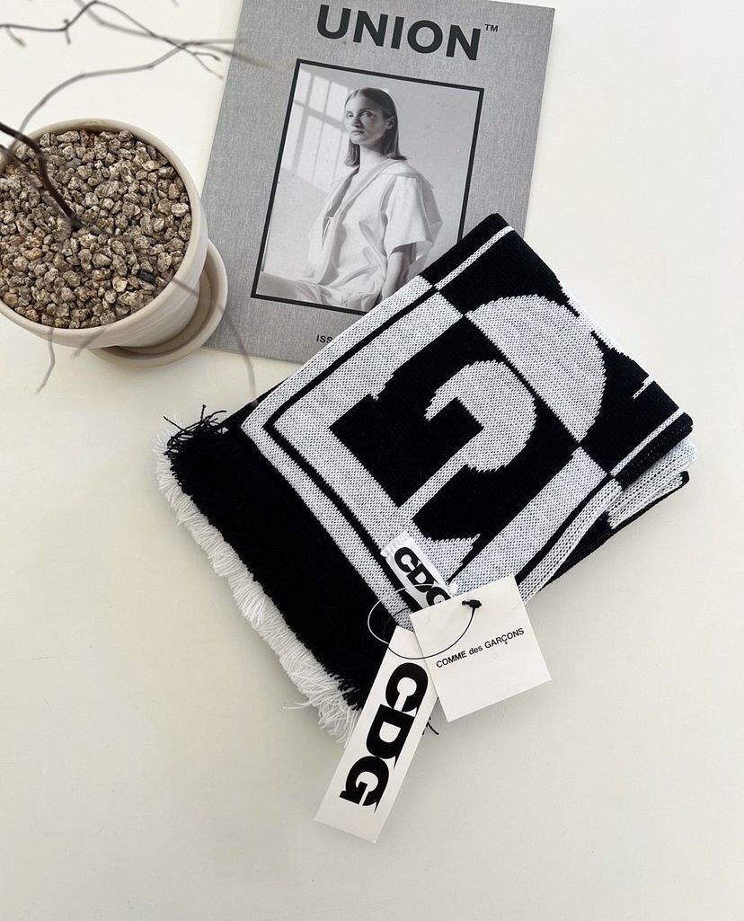 COMME des GARCONS】☆送料・関税込☆CDGロゴチェックスカーフ (COMME