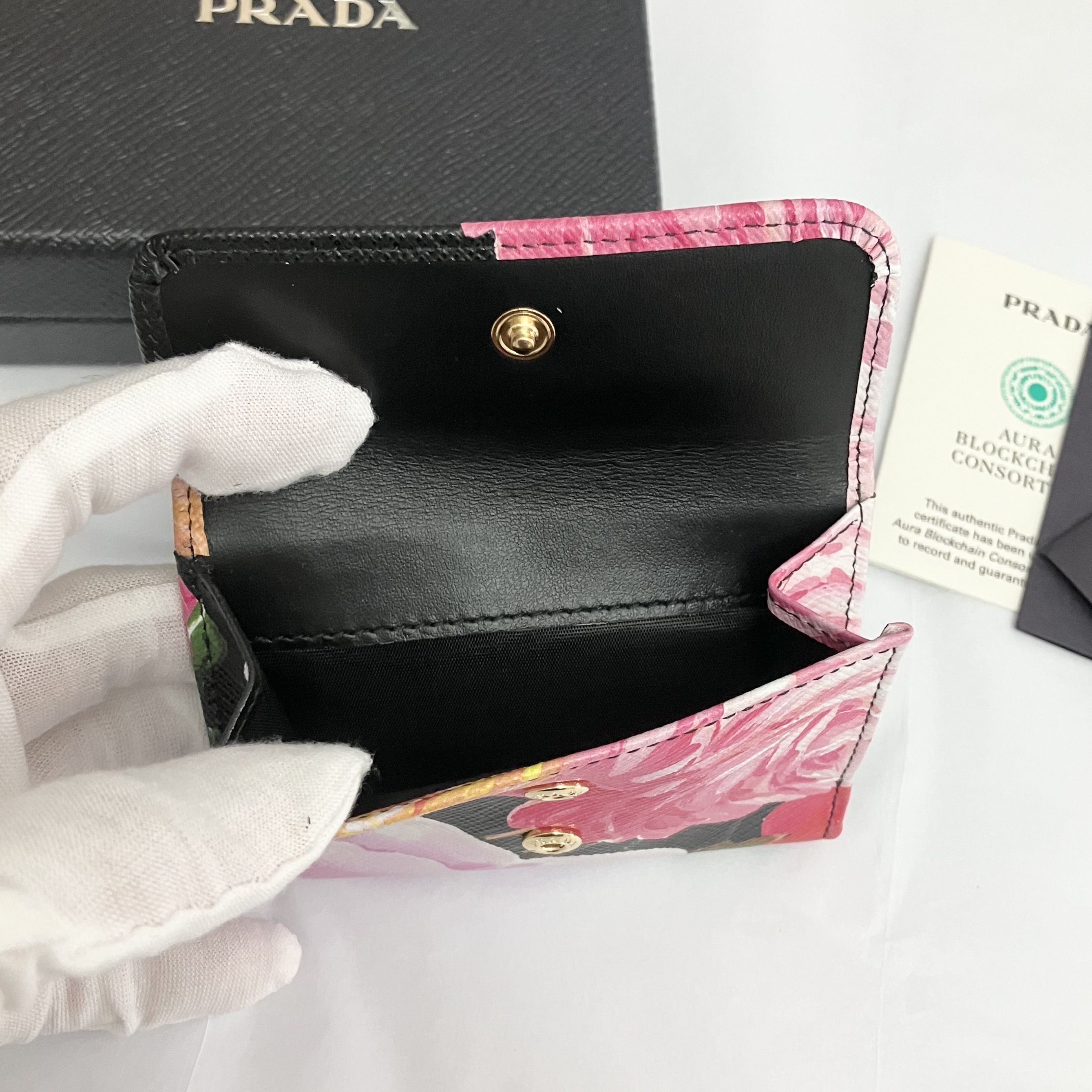 PRADA】1点入荷☆ 花柄サファイアーノ 三つ折り財布 Wallet (PRADA