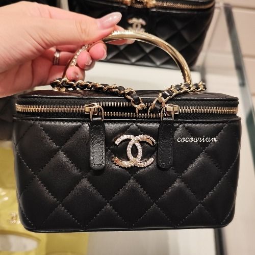 入手困難】輝くCCロゴ×ハンドル付CHANEL人気ヴァニティバッグ (CHANEL