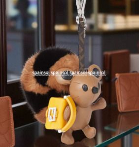 目黒蓮さん着用【FENDI】ファーレット チャーム先行予約！ (FENDI
