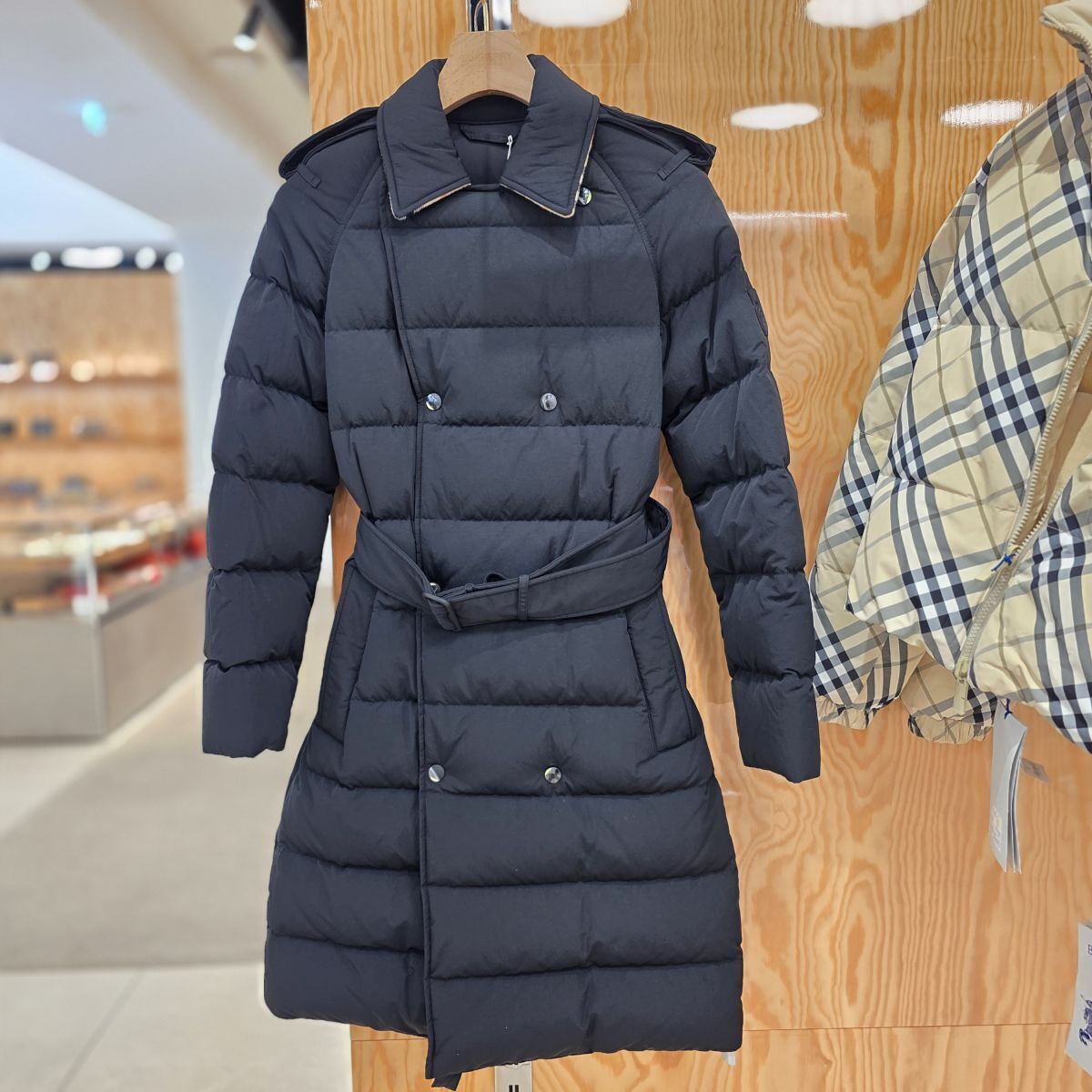 BURBERRY] ベルト付き Bロゴ ロング ダウンジャケット (Burberry