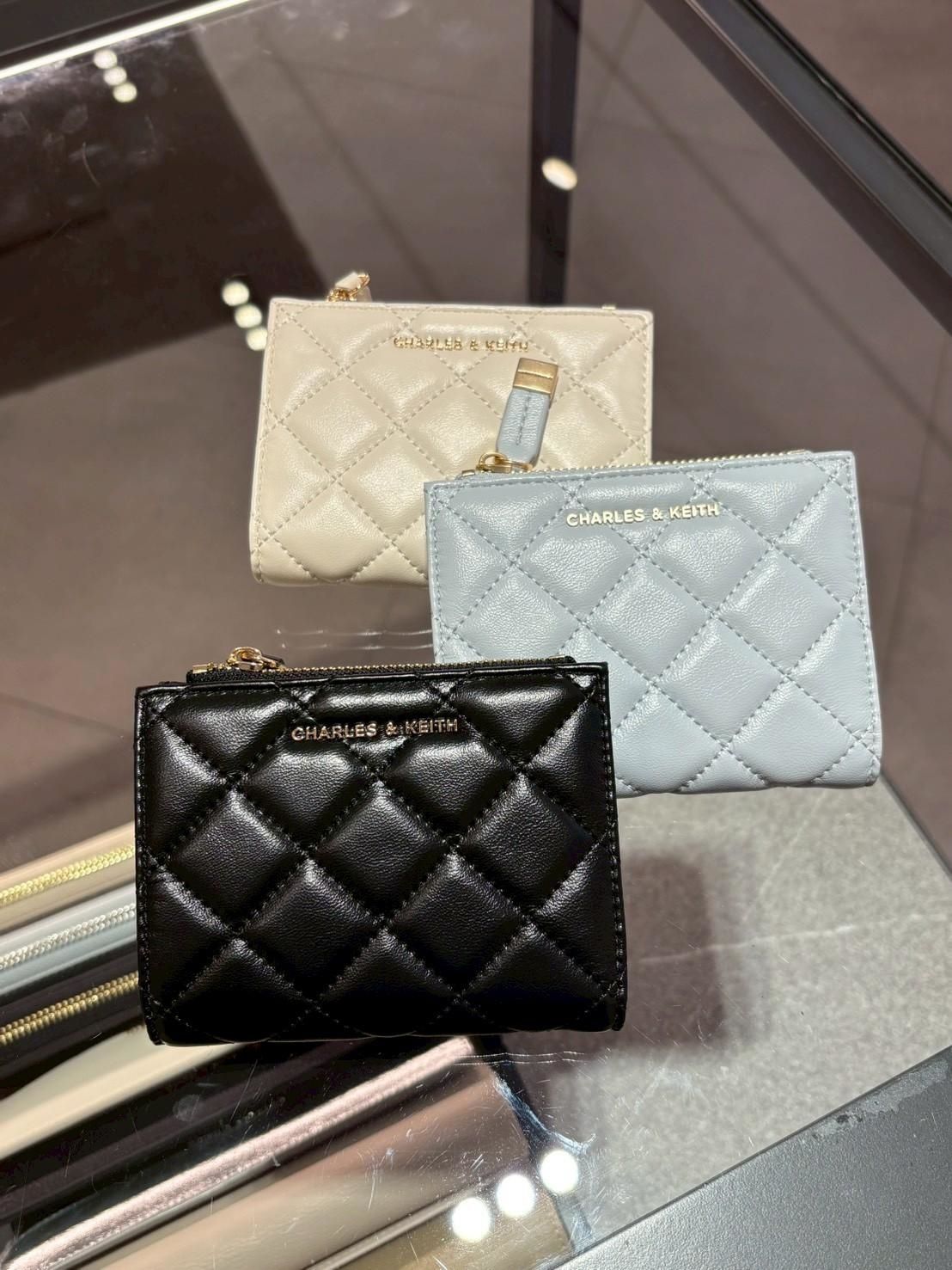 台湾 CHARLES&KEITH キルティング 折りたたみ財布 (Charles&Keith