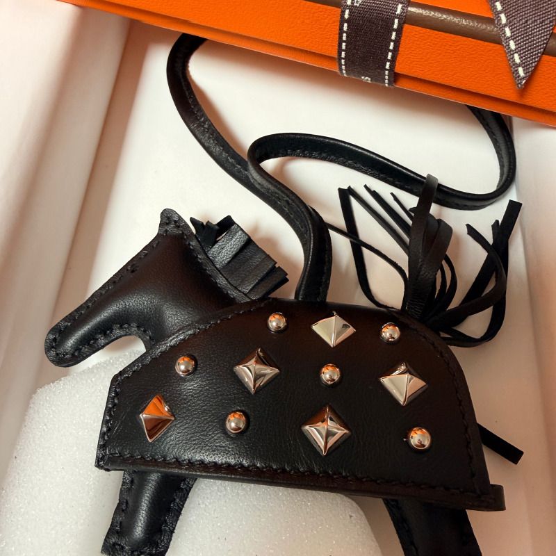 限定】エルメスロデオ ロベオロック PM スタッズ Hermesレア (HERMES