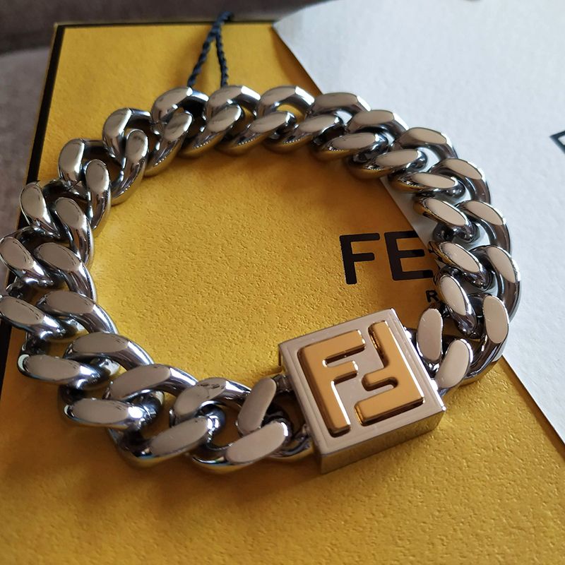 極美品 FENDI フェンディ ロゴ チェーンブレスレット ブレスレット GP