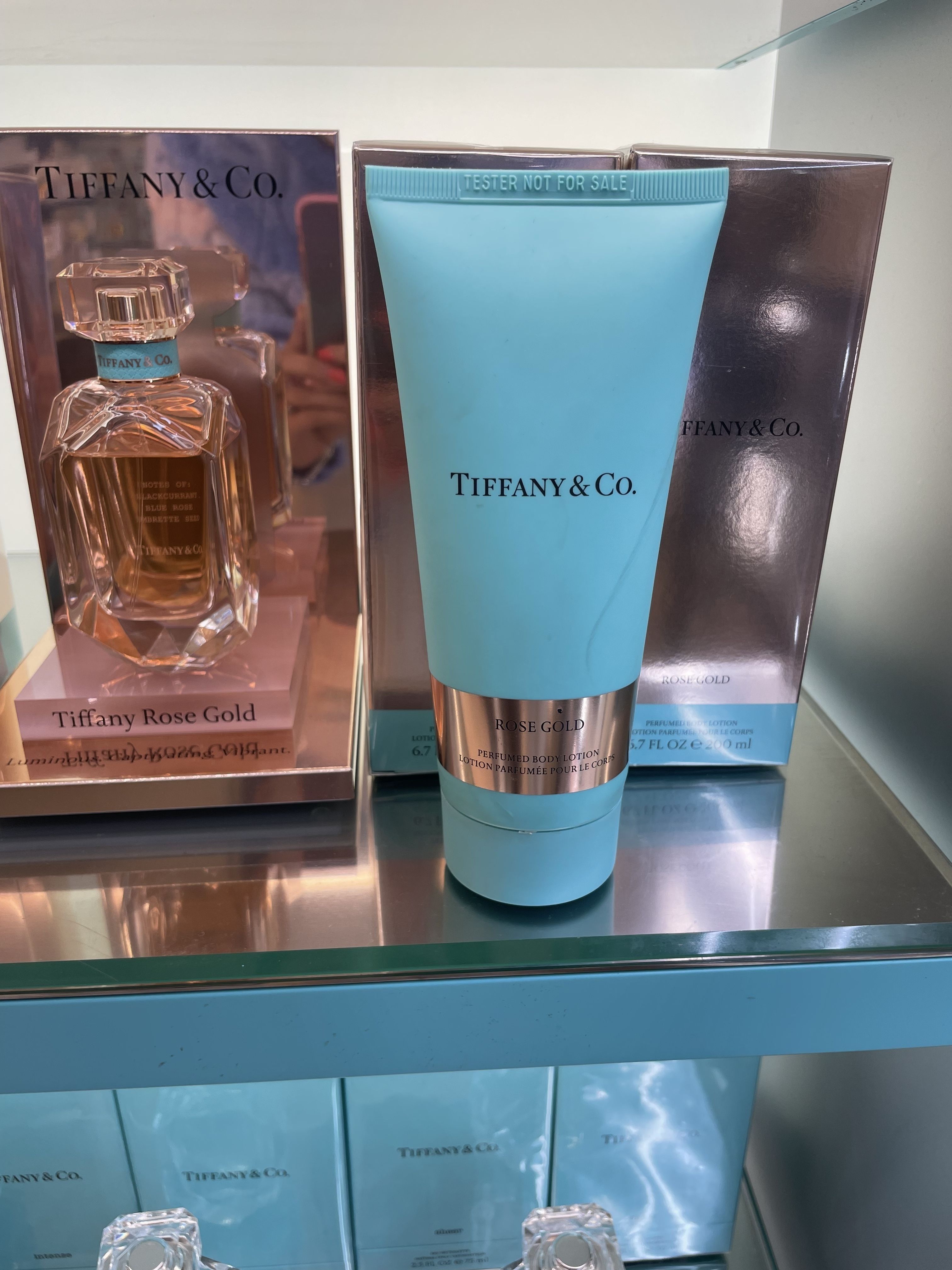 日本入手困難】ティファニーローズゴールドハンドクリーム (Tiffany