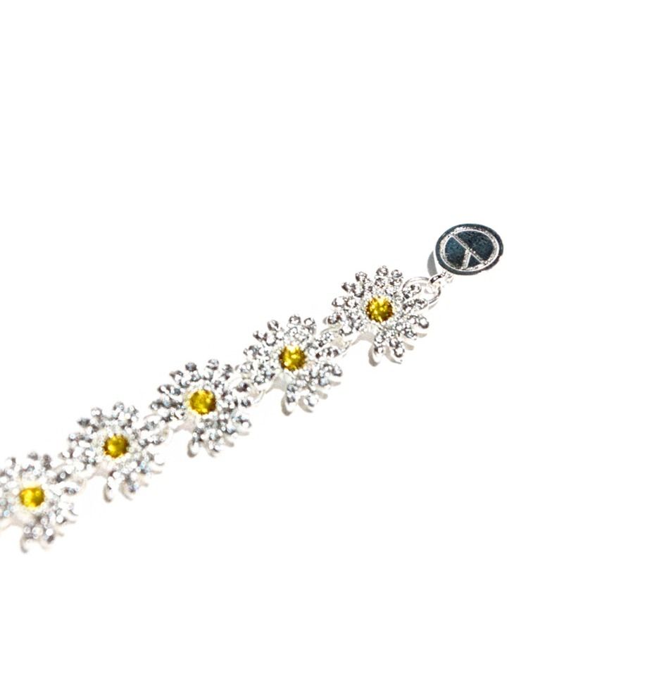 ☆韓国の人気☆【Peaceminusone】☆DAISY BRACELE.T☆関税込