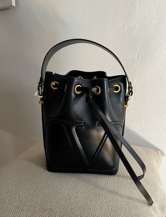 VALENTINO☆ VIP Sale Bucket Bag♪スモールバケットバッグ (VALENTINO