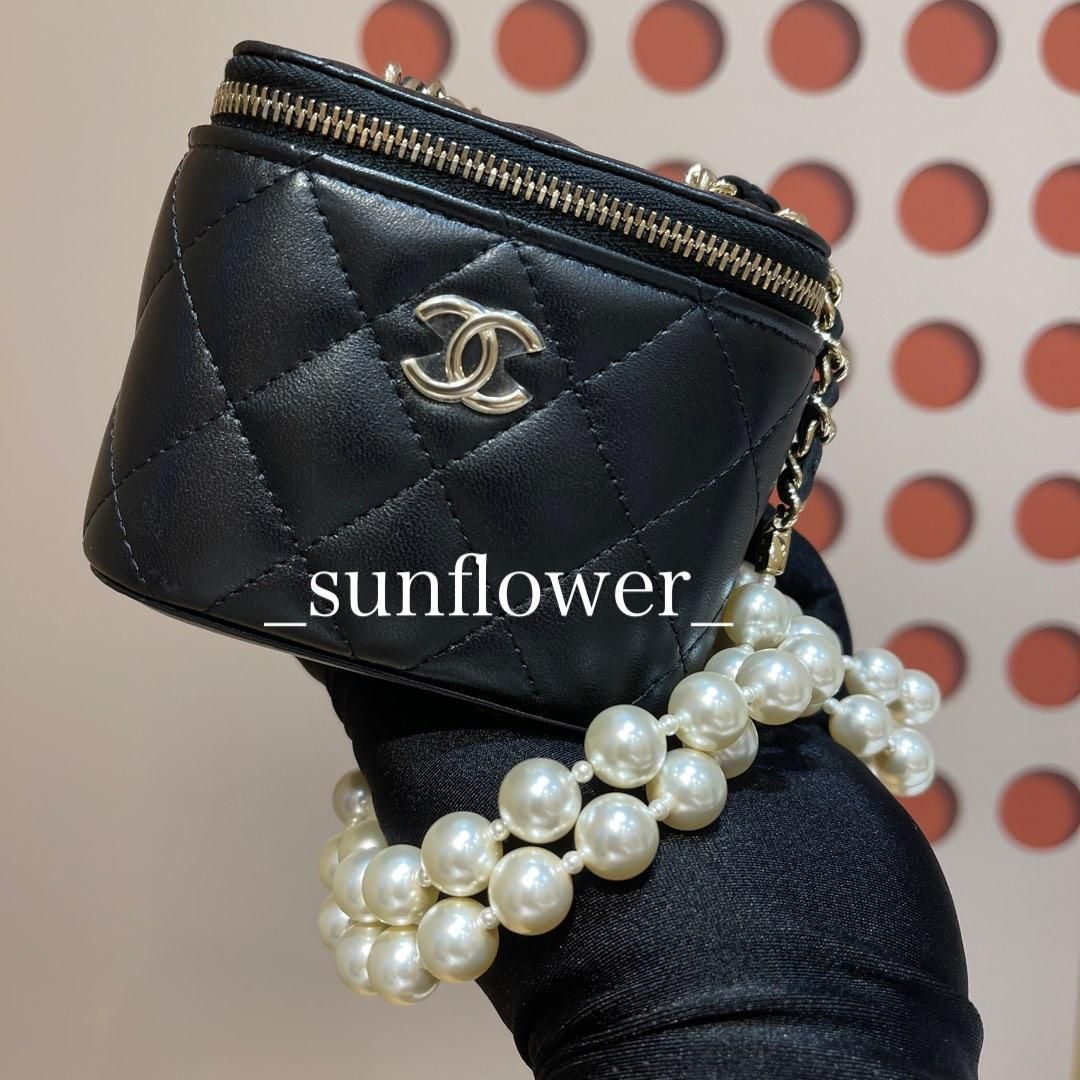シャネル 可愛いパールチェーン♪ スモールバニティーバッグ (CHANEL