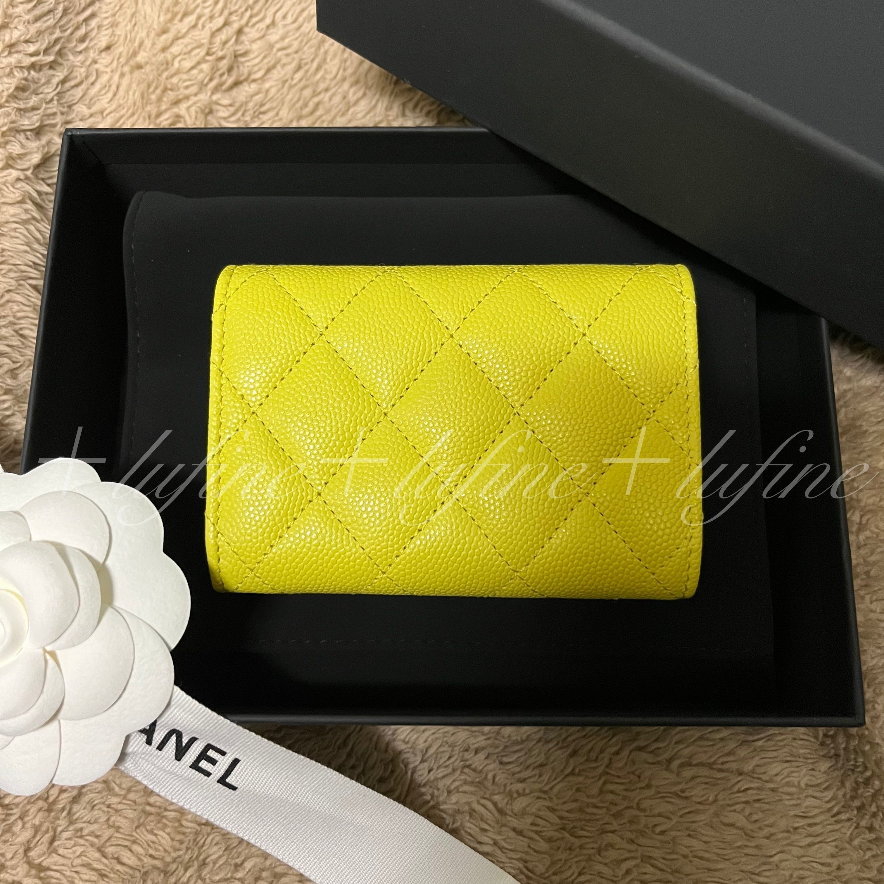 ハッピーカラーで気分上がる♪】CHANEL 三つ折り財布 イエロー (CHANEL