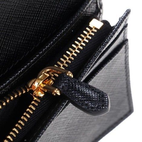 ☆関税込☆PRADA プラダ サフィアーノ 三角ロゴ 二つ折り財布 (PRADA