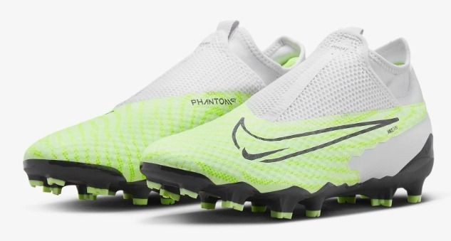 最新☆サッカースパイク☆Nike Phantom GX Academy☆お早めに！ (Nike