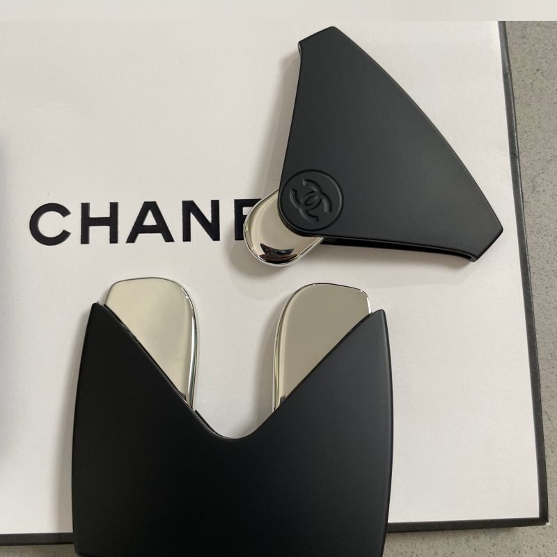 入手困難】CHANELシャネルアクセソワール ドゥ マッサージュ V (CHANEL