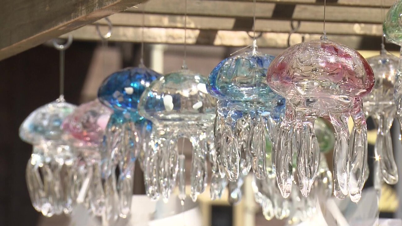ガラスの風鈴の涼しげな音色に癒される！弥彦村「TAKU GLASS」で