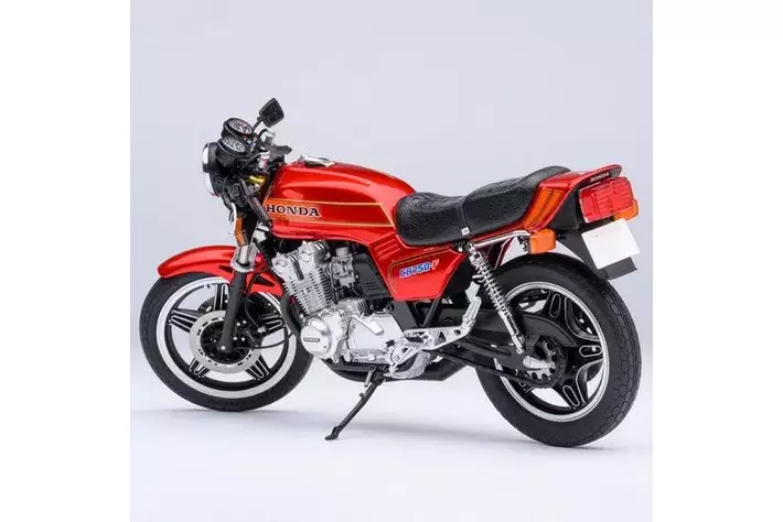 バリバリ伝説』の名マシンが立体化！ Honda CB750F 「巨摩 郡」販売