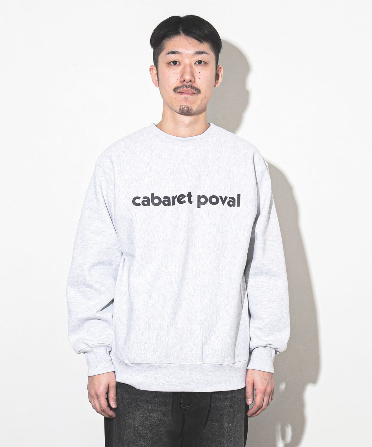 BEAMS T（ビームスT）Cabaret Poval / Logo Crewneck（トップス