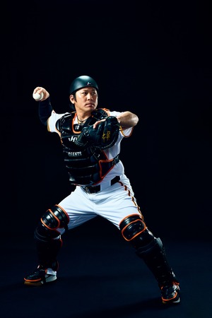 株)コラントッテが読売ジャイアンツ・甲斐拓也選手（プロ野球）と