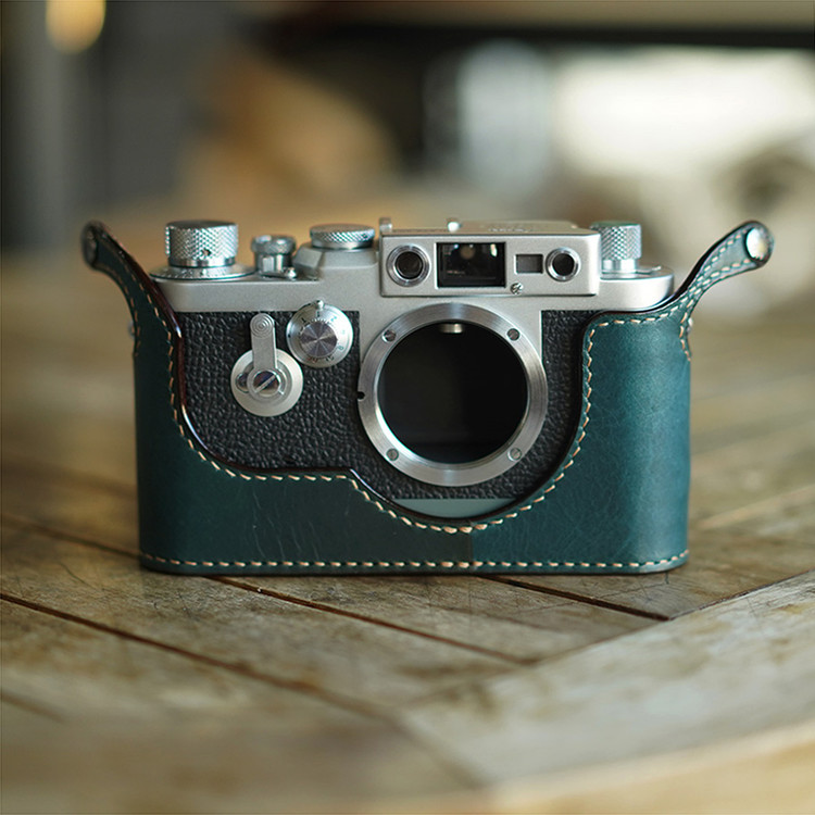 Leica Barnack IIIF with Leica VIT half case : LEICA CASES & STRAPS