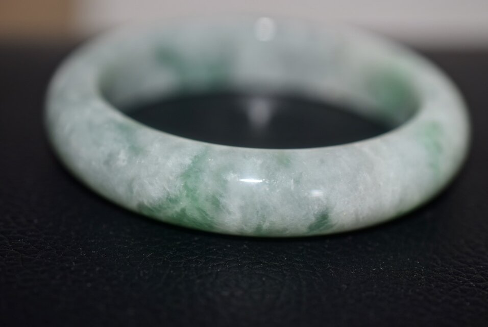 内径約53mm 天然 無処理 本翡翠 薄グリーン バングル ブレスレット