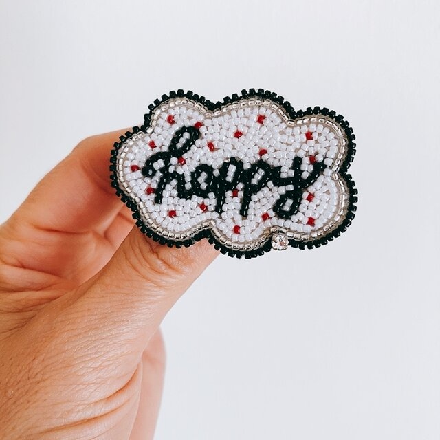オーダー制作】吹き出しブローチ happy ドット | iichi 日々の暮らしを
