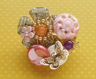 ブローチ 花の祭典 o-2601 | iichi 日々の暮らしを心地よくする