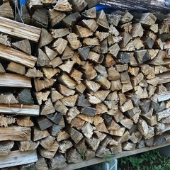 乾燥 薪 1㎥約300k 軽トラ平積み位 宇都宮インター近くです。引取り