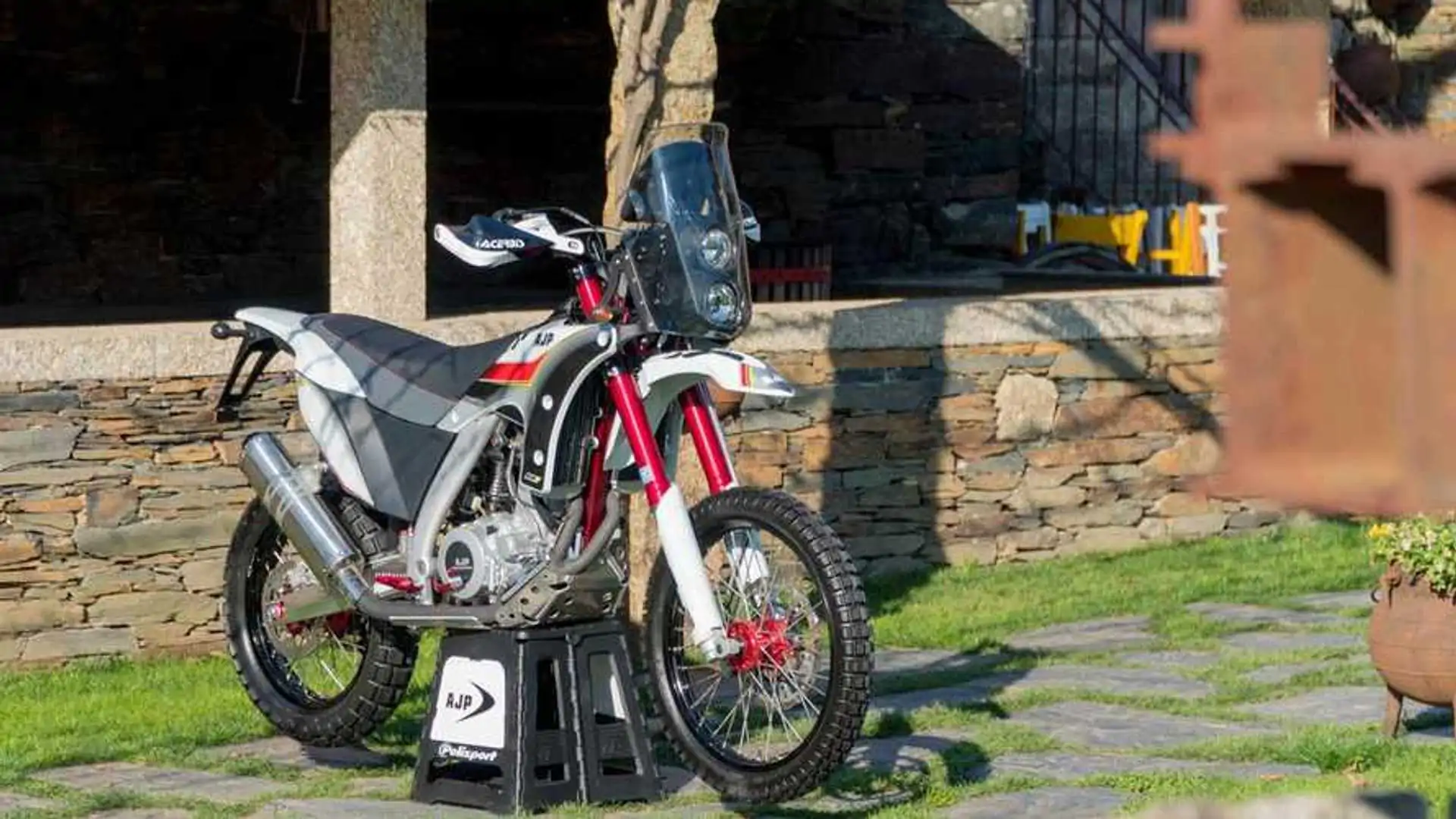 オートバイ・バイク anju.akitopapa Part 1] What happens to a