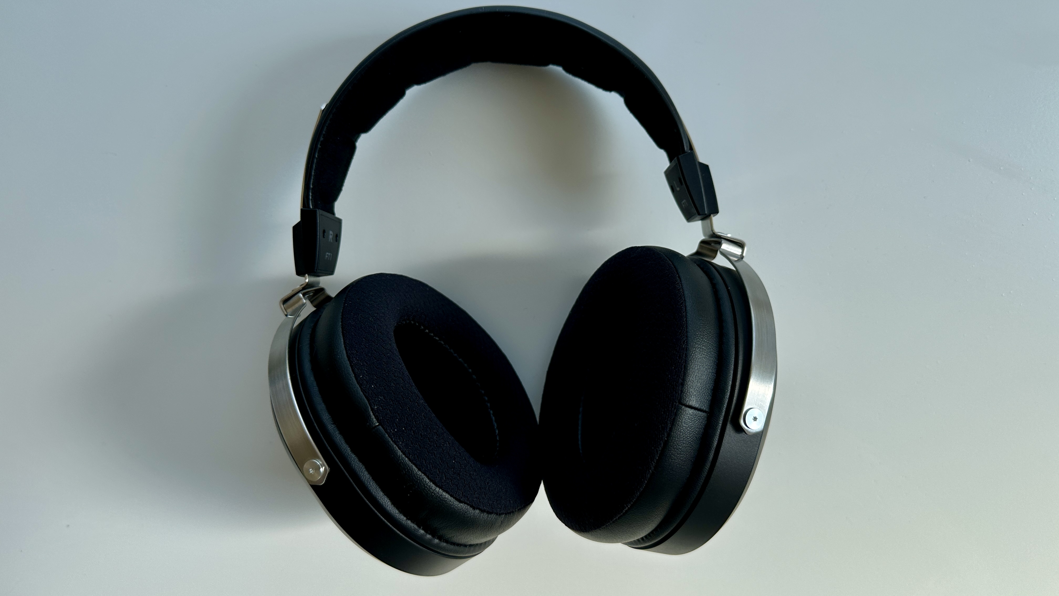 FiiO FT1 review: FiiO's first closed-back over-ear headphones let