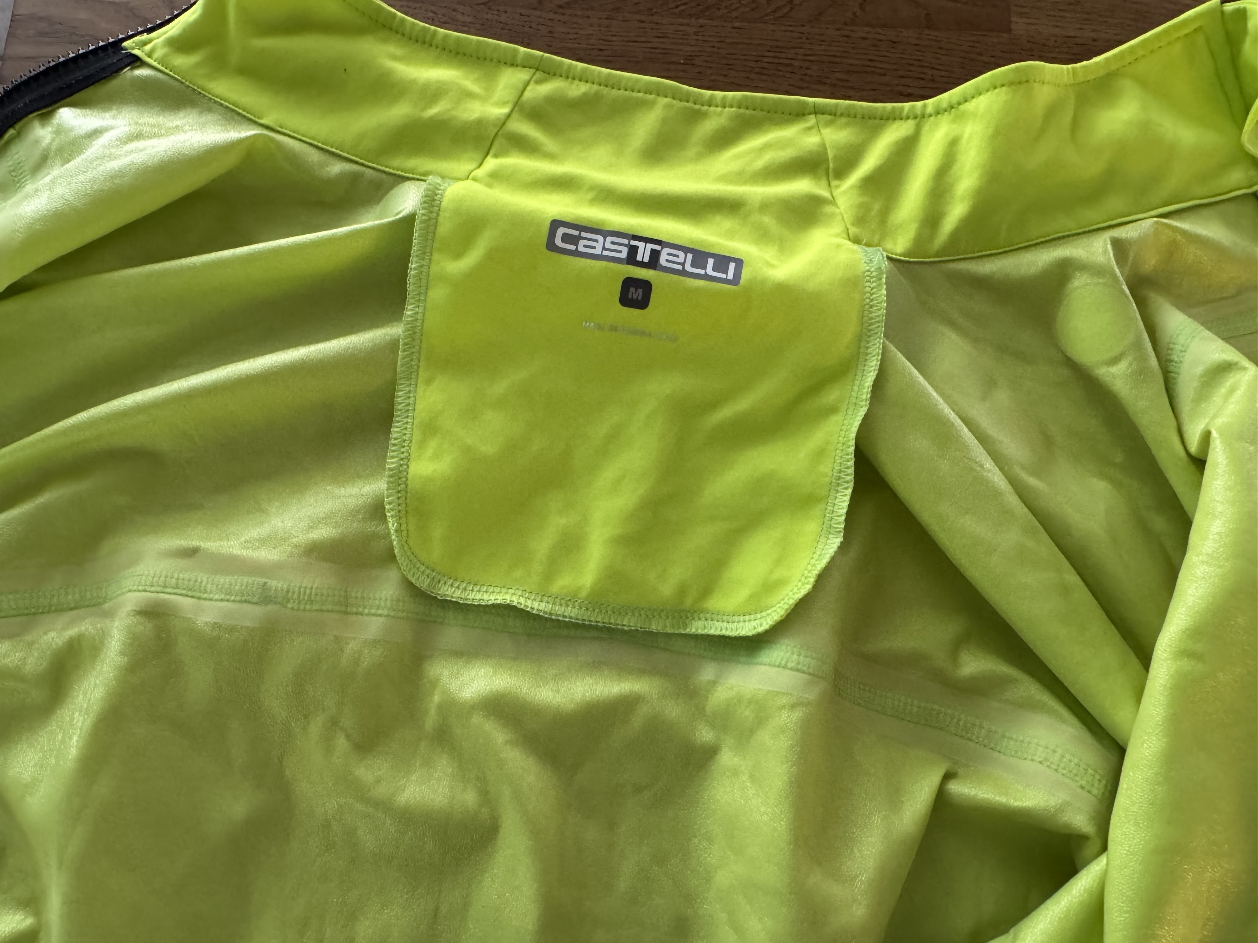 Castelli Ultra Rain Cape review: Fits like a jersey, but lacks