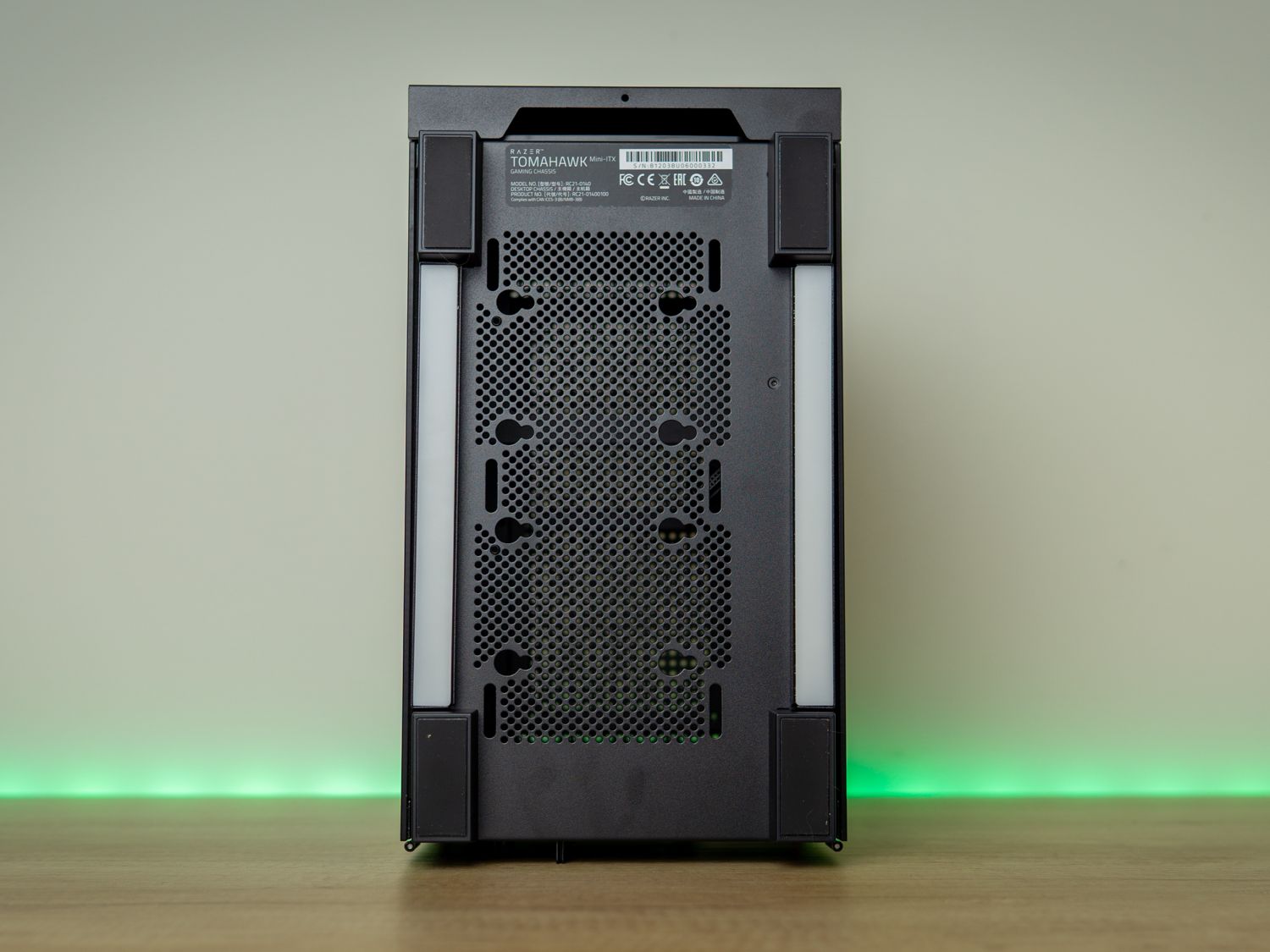 Razer Tomahawk ITX Review: Small Form Over Function | Tom's Hardware