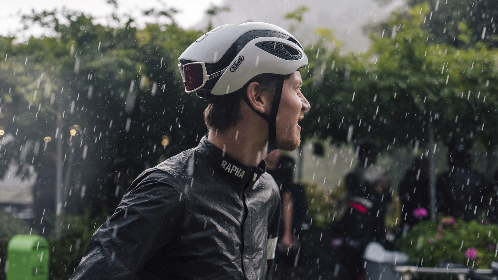 Rapha Pro Team Lightweight Gore-Tex Shakedry Jacket review