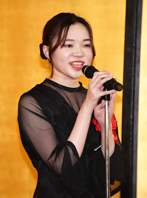 織田作之助賞贈呈式に町屋良平さんと風吉サツキさん [写真特集1/10