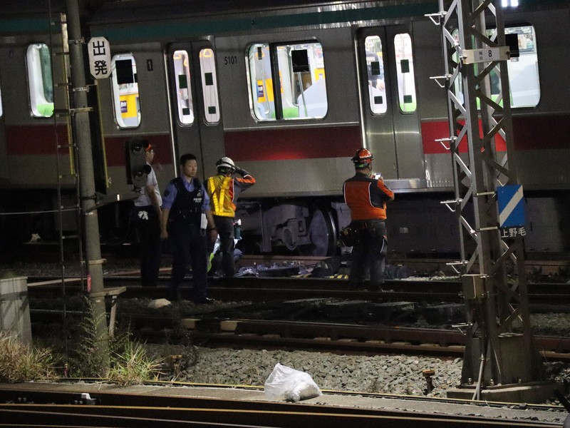 東急田園都市線梶が谷駅で列車衝突、回送列車が脱線 けが人なし | 毎日新聞