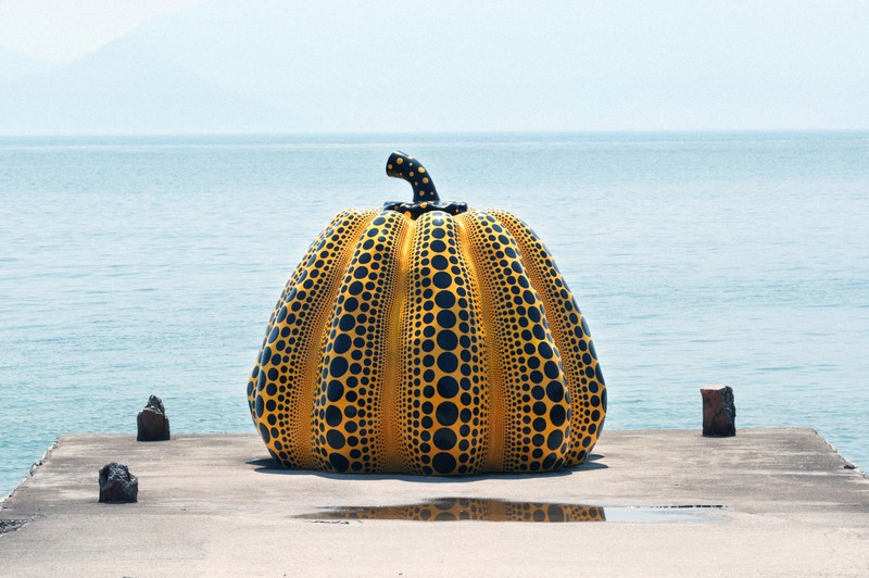 草間彌生さん「南瓜」が復活 香川・直島、21年の台風で破損 | 毎日新聞