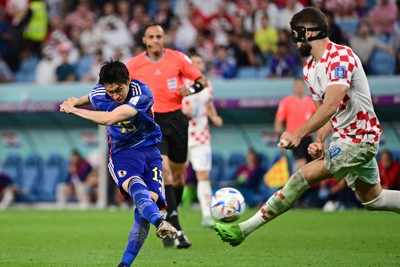 W杯無得点で終えた鎌田大地 「ピッチの上に立ち続けたかった」 | 毎日新聞