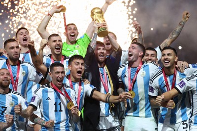 メッシが2度目のMVP、W杯史上初 アルゼンチン9大会ぶりV | 毎日新聞