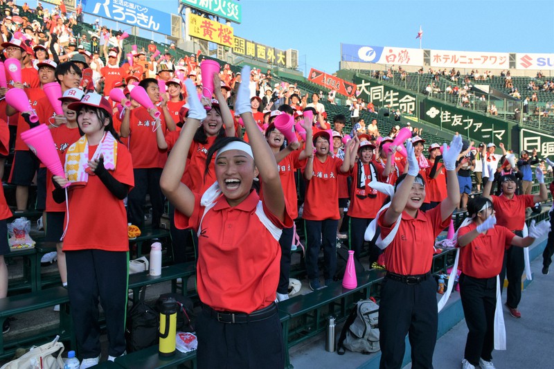 土浦日大、初の8強 大逆転劇を信じた2人の外部コーチ 夏の甲子園
