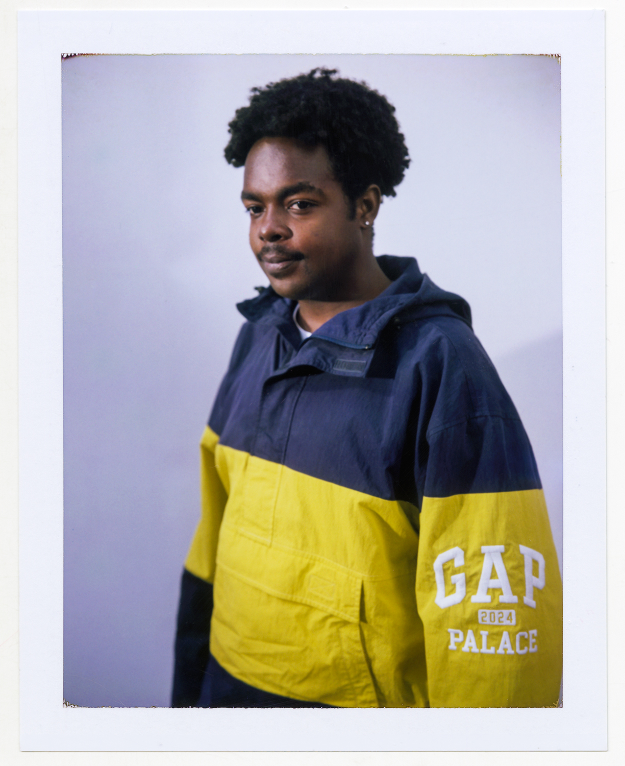 PALACE SKATEBOARDSとGapのコラボレーションアイテムが3月23日に発売