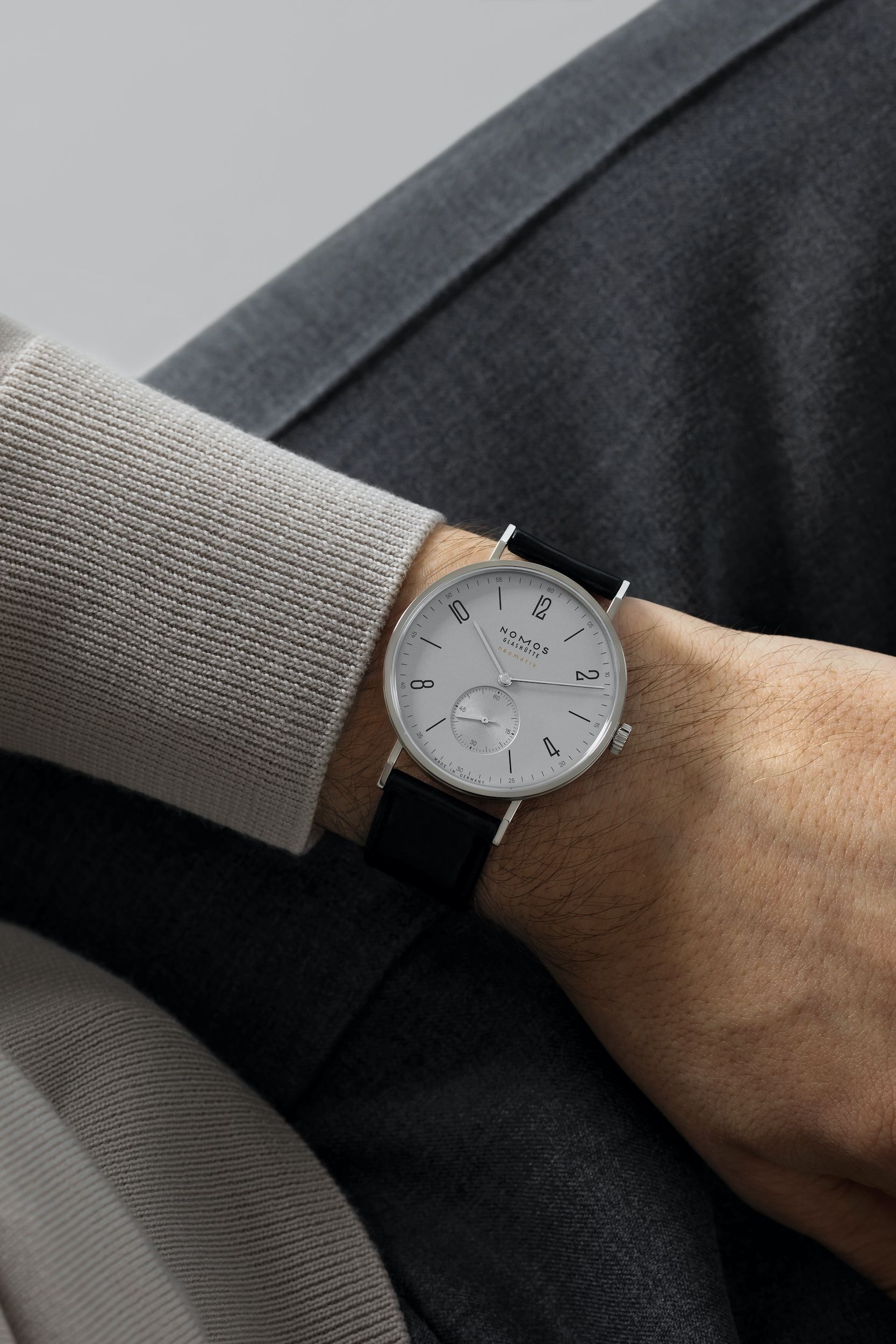 タンジェント ネオマティック39 プラチナグレー – NOMOS Glashütte