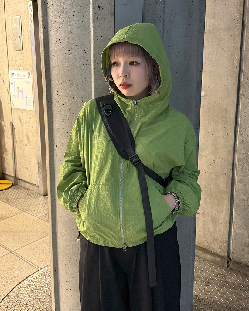 カラフルフードウィンドブレーカー | ファッション通販サイト NUGU