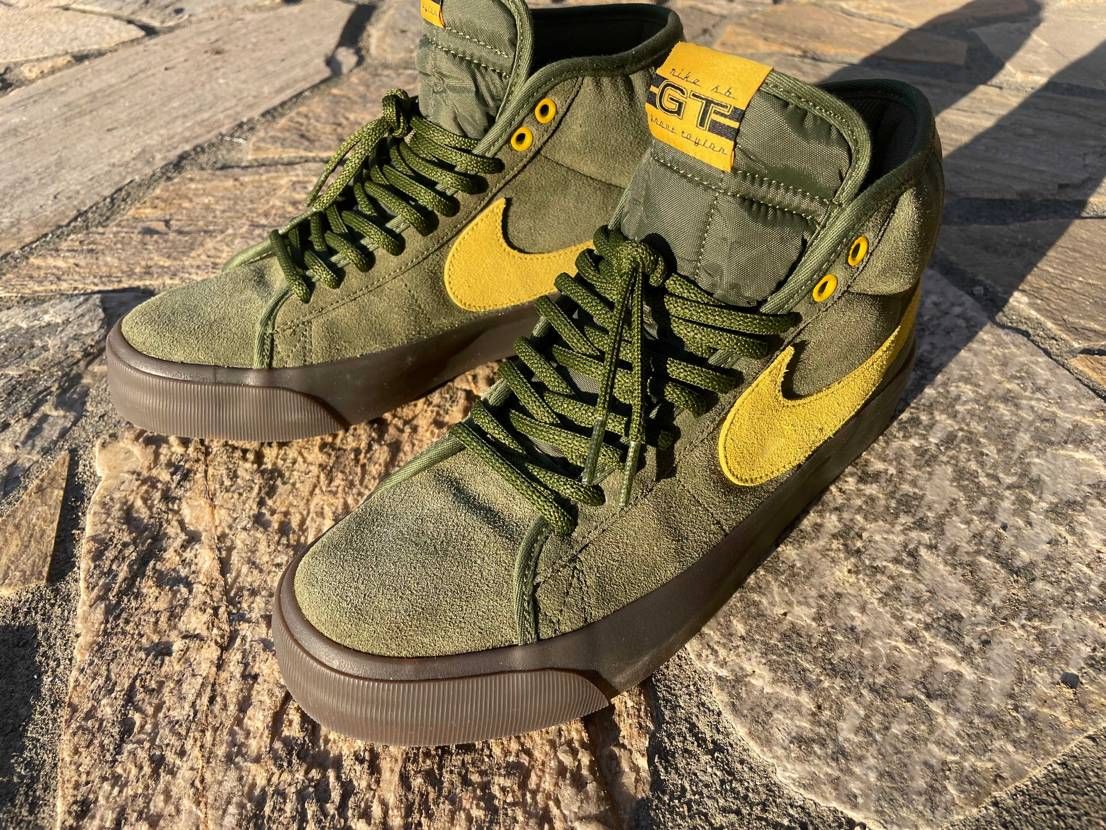 アンタイヒーロー × ナイキ SB ズーム ブレーザー ミッド QS 