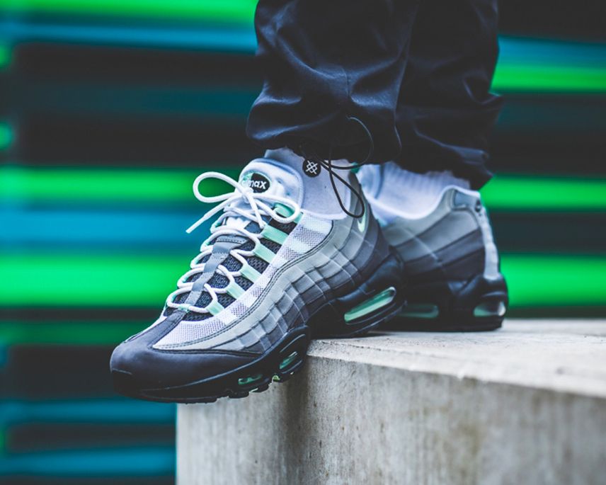 美品 19年NIKE エアマックス 95 白/フレッシュミント US9 27㎝ NIKE