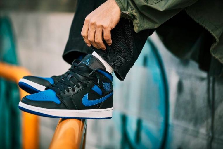 ナイキ エアジョーダン1 ミッド 