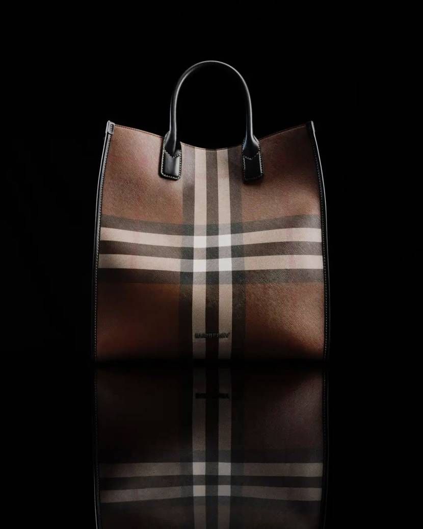 バーバリー ホリデーシーズン向けのコレクションを発表 ギフトアイテム