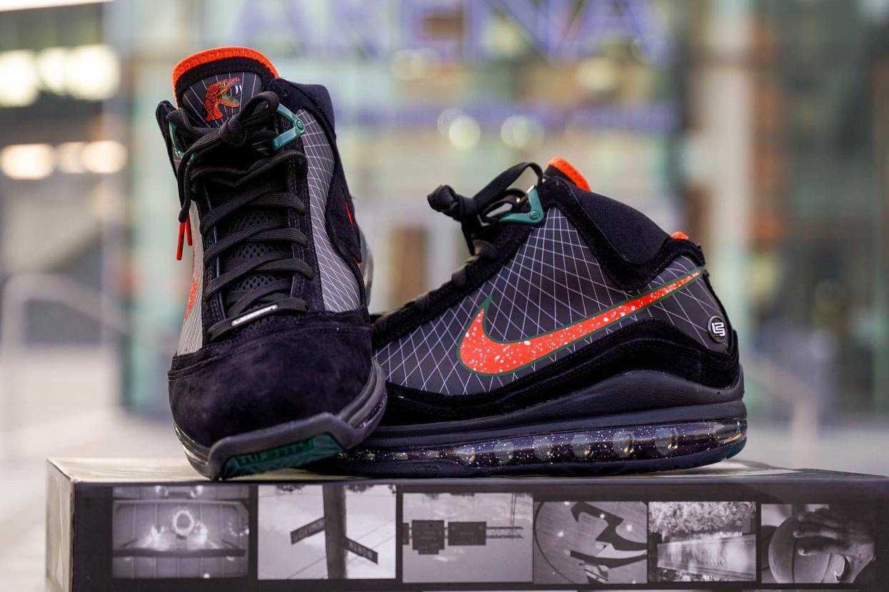 ナイキ レブロン7 QS 