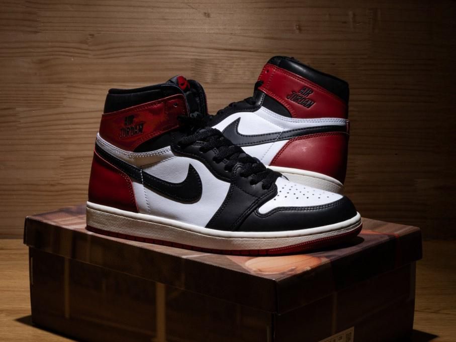 AIR JORDAN 1 RETRO HIGH OG つま黒2016